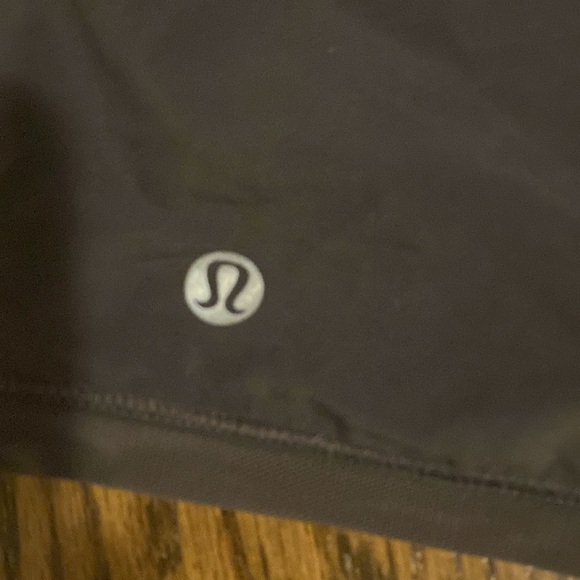 Lululemon graphite short 2.5 inch - Picture 3 of 4